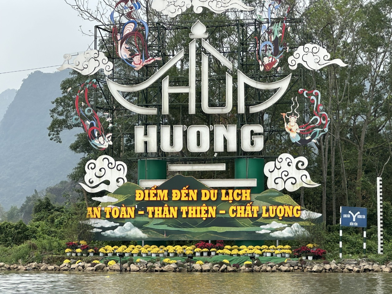 Tiểu thương Chùa Hương - Từ mưu sinh mùa hội đến những “bậc thầy” buôn bán
