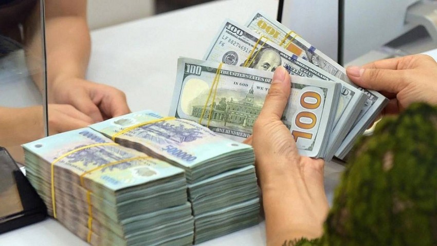 Tỷ giá liên ngân hàng bật tăng mạnh NHNN bơm ròng gần 35000 tỷ đồng