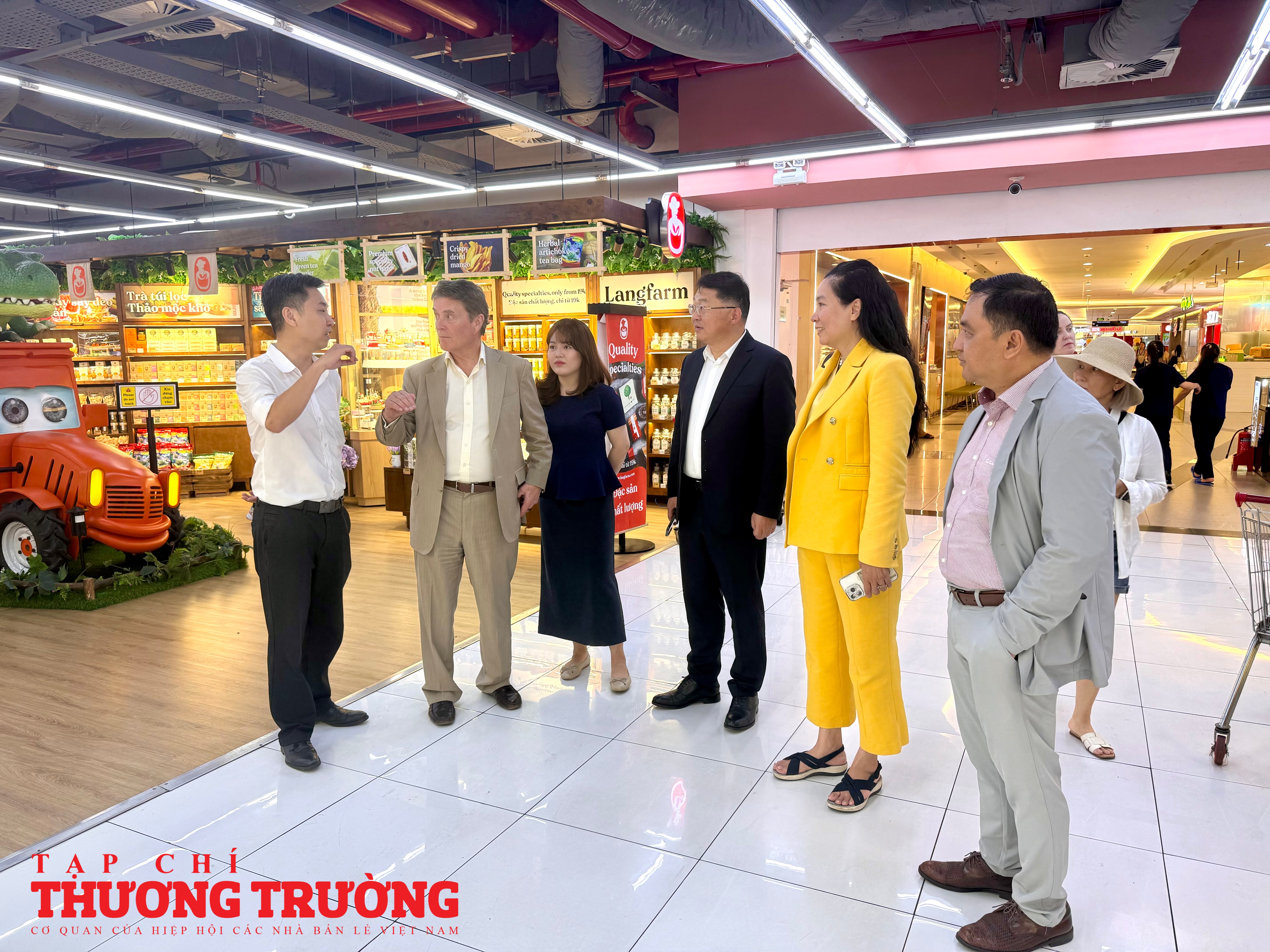 Đoàn NACS và AVR khảo sát thực tế hệ thống WinMart tìm hiểu xu hướng bán lẻ hiện đại tại TPHCM