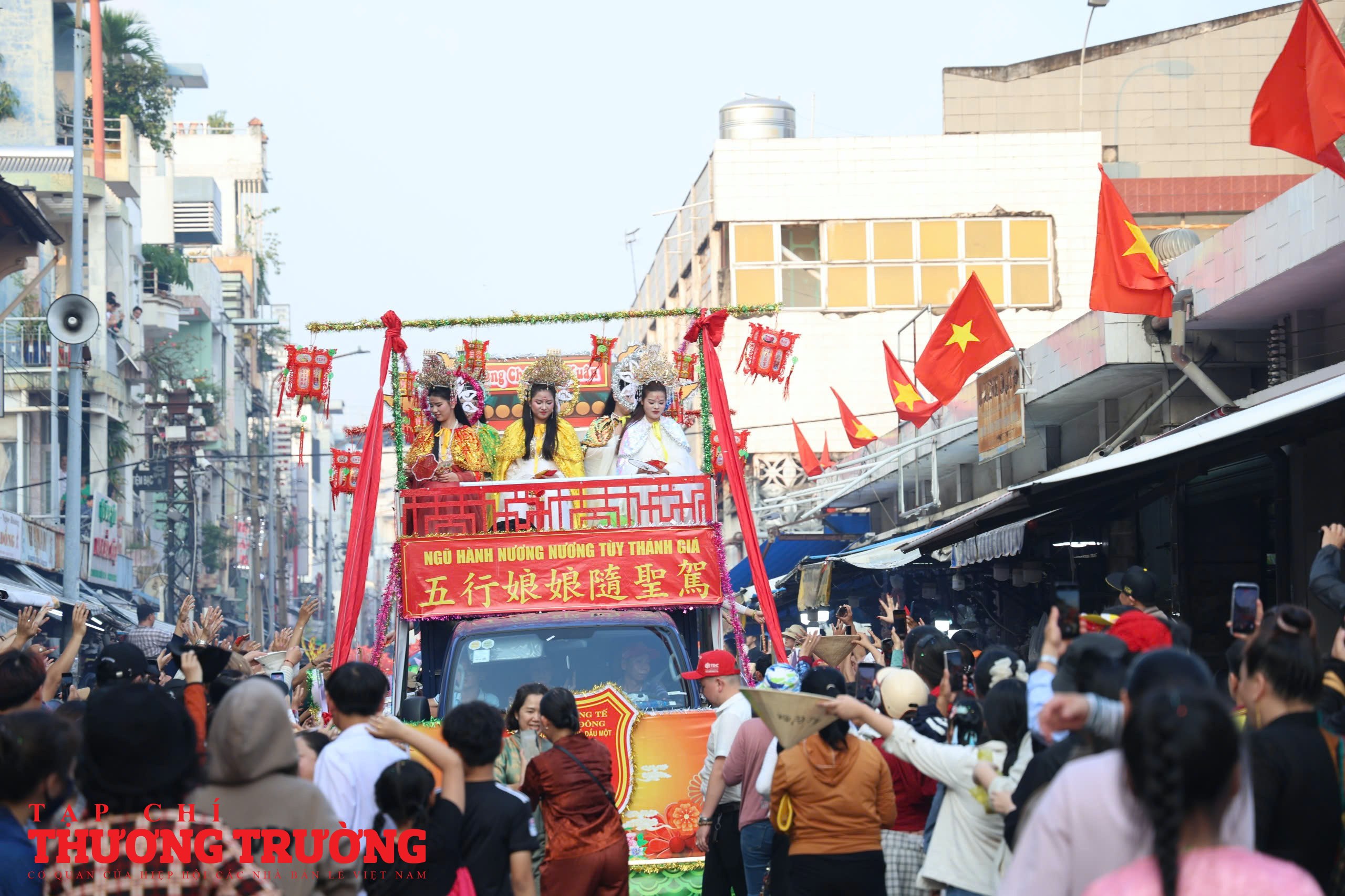 Hàng nghìn người dự Lễ rước Cộ Bà ở Thủ Dầu Một năm 2026