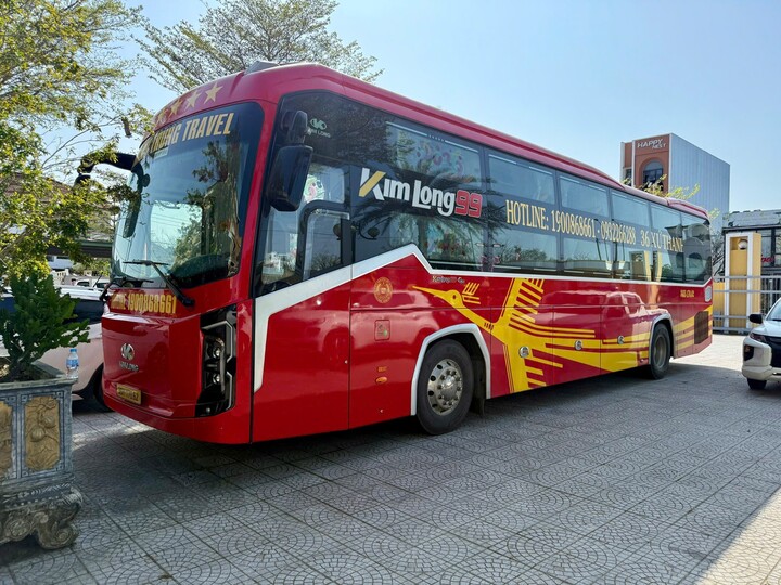 Bị Cục CSGT tước kiểm định, xe Kim Long 99 vẫn chở khách xuyên Việt