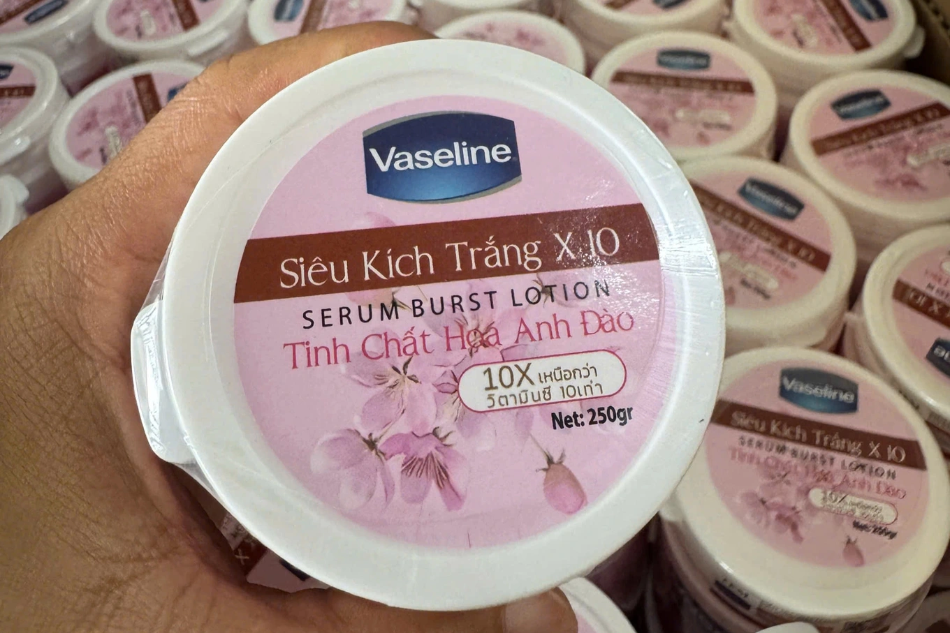 Cảnh báo hiểm họa từ mỹ phẩm giả