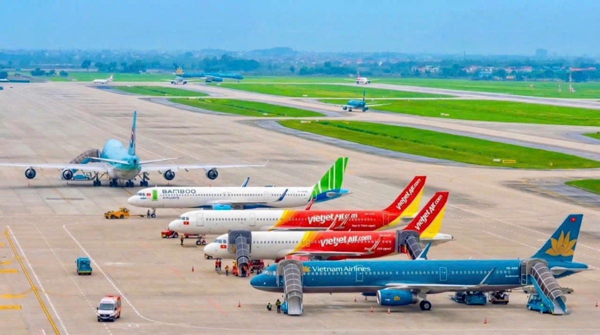 Hàng không co hẹp chuyến bay nội địa, giá vé quốc tế chịu áp lực kép từ nhiên liệu