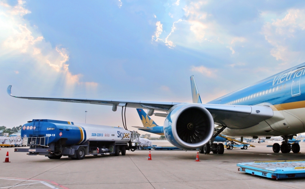 Giá nhiên liệu tăng cao: Kiến nghị giải pháp cấp bách hỗ trợ hoạt động khai thác hàng không