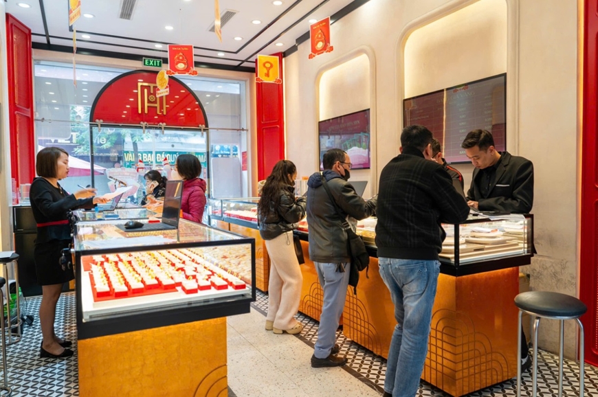 Giá vàng bật tăng, chuyên gia khuyên tận dụng nhịp hồi để bán ra