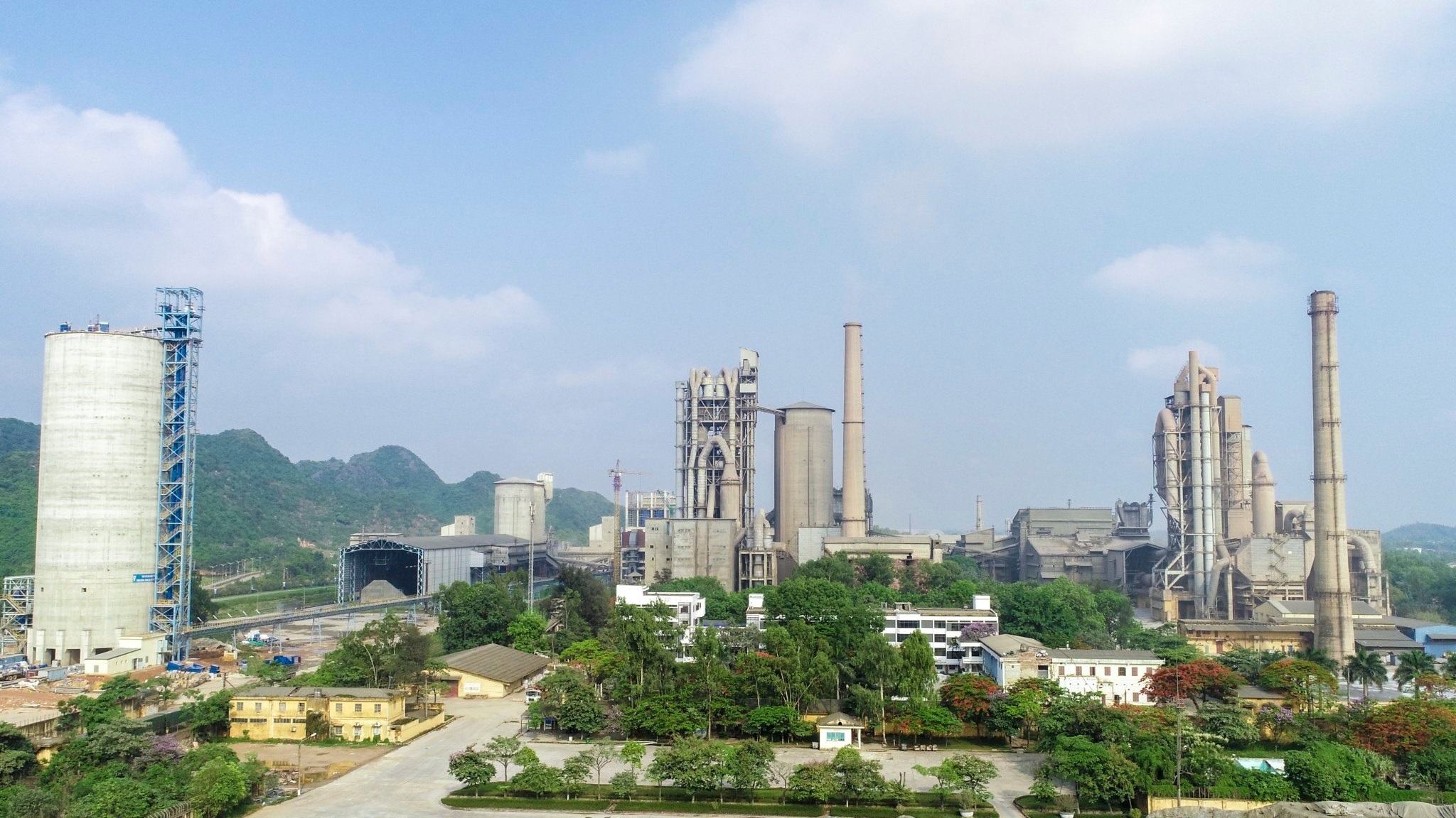 Xi măng Bỉm Sơn (BCC) bị xử phạt gần 2,2 tỷ đồng do vi phạm thuế, hóa đơn