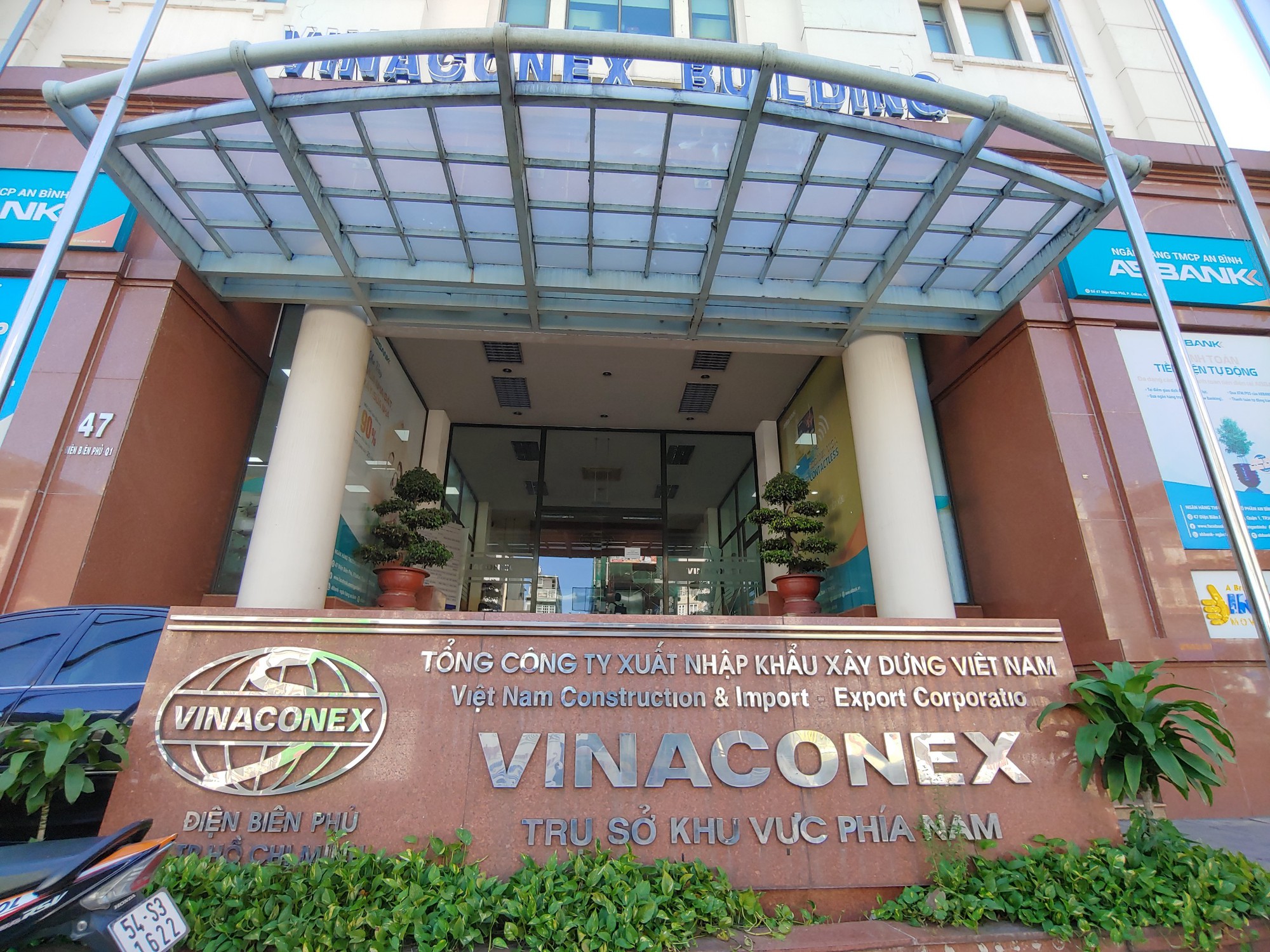Lợi nhuận Vinaconex (VCG) bị điều chỉnh giảm sau kiểm toán, loạt biến động nhân sự gây chú ý