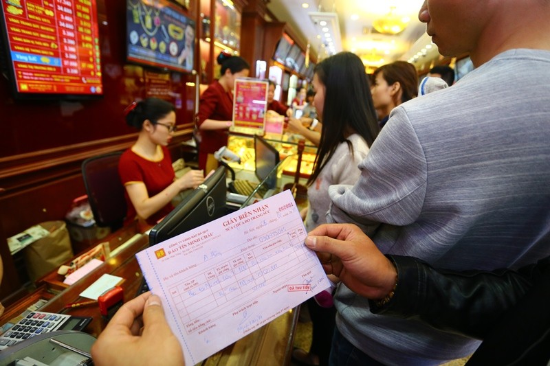 “Vàng trên giấy” Người mua vô tình trở thành chủ nợ