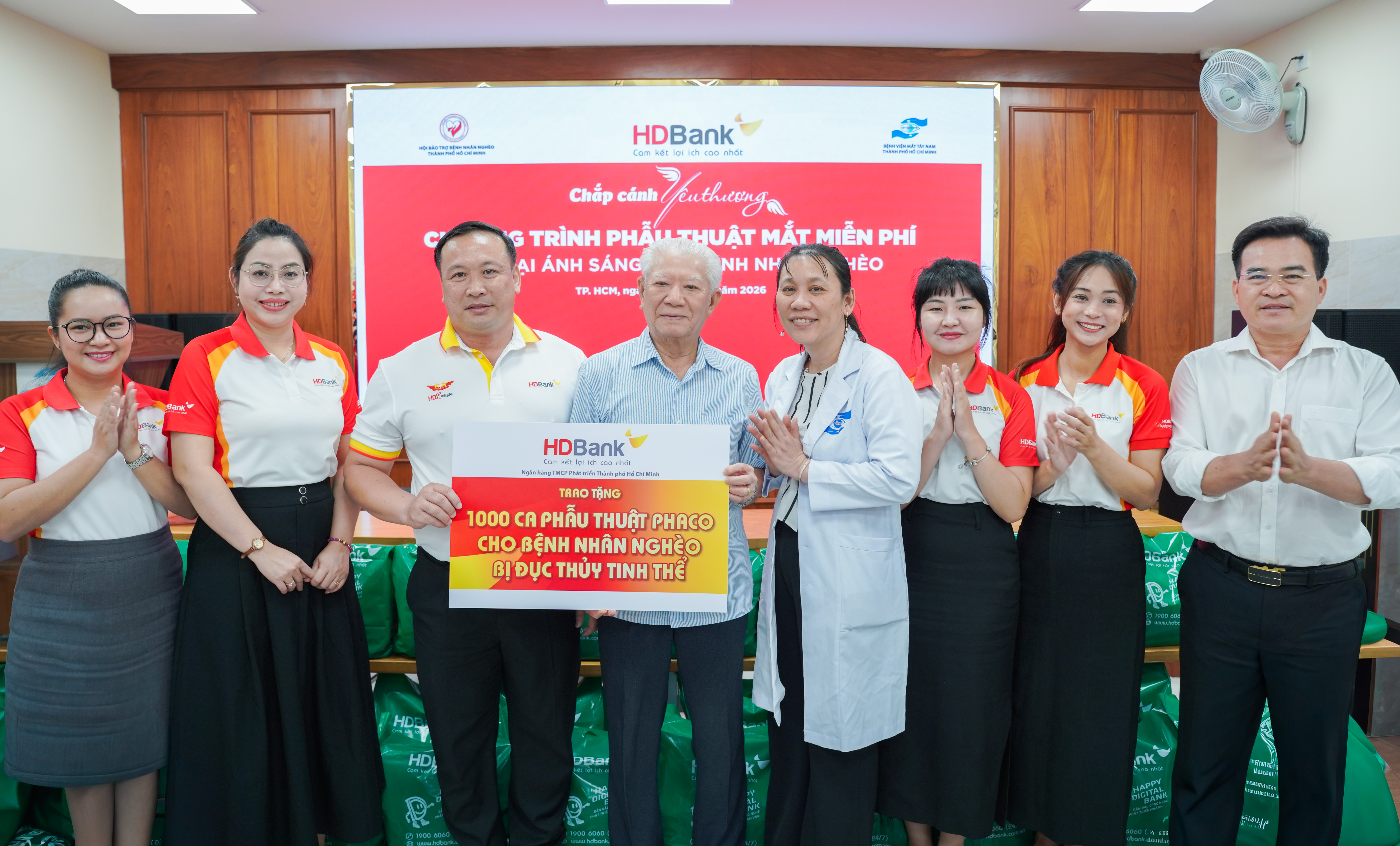 HDBank 20 năm bền bỉ mang ánh sáng đến bệnh nhân có hoàn cảnh khó khăn 