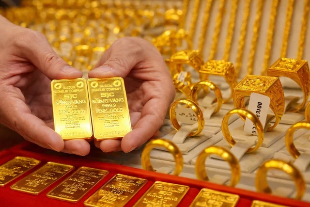 Giá vàng “bốc hơi” gần 1 triệu đồng/lượng, nhà đầu tư đối mặt rủi ro lớn