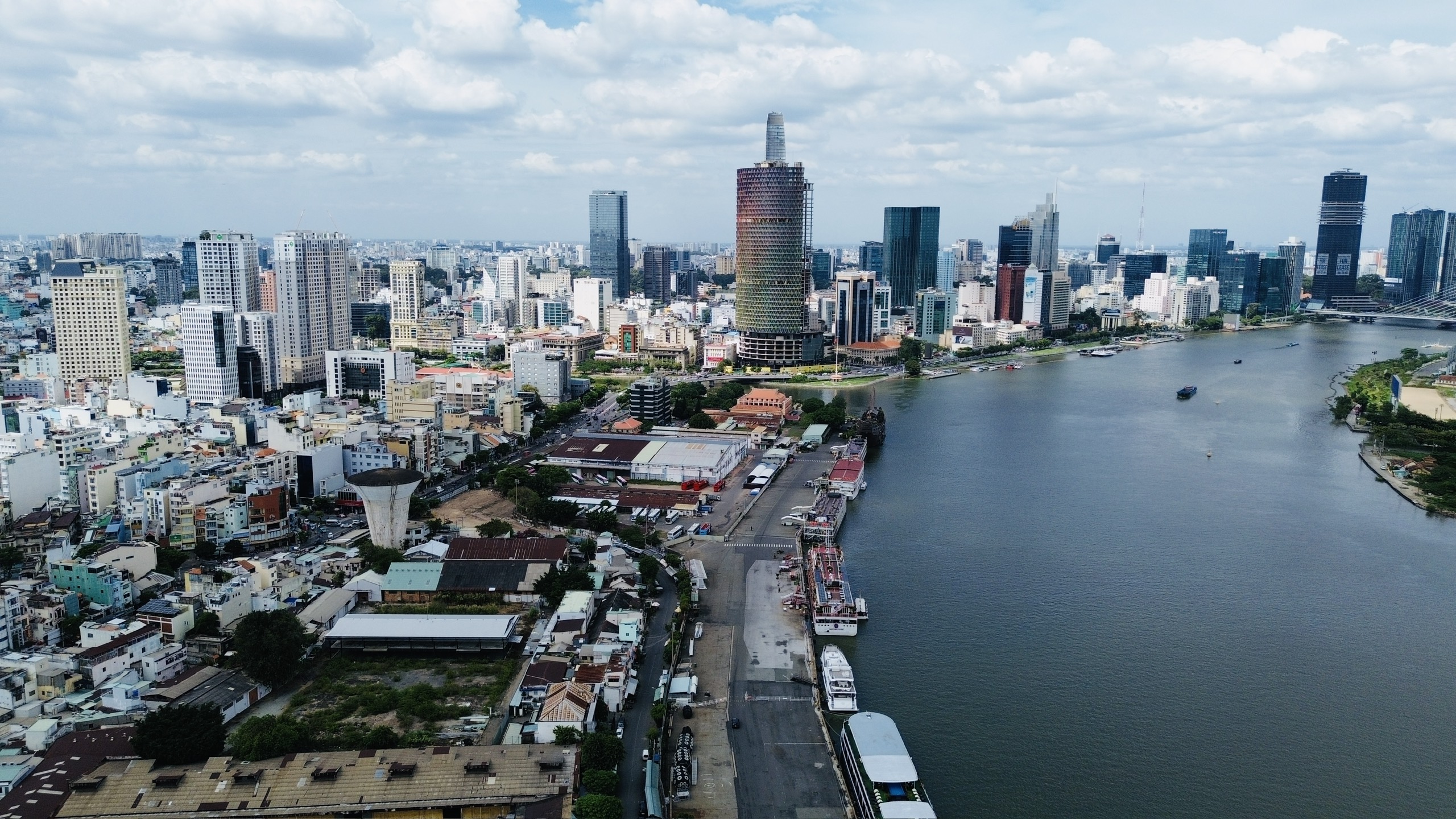 TP.HCM khơi thông “dòng chảy” đầu tư công, thúc đẩy tăng trưởng mạnh mẽ