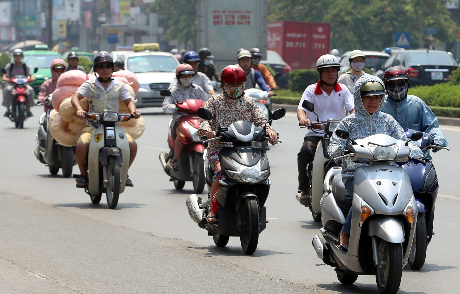 Thời tiết ngày 15/04/2026: Nắng nóng gay gắt tại miền Trung, đề phòng dông lốc về chiều tối