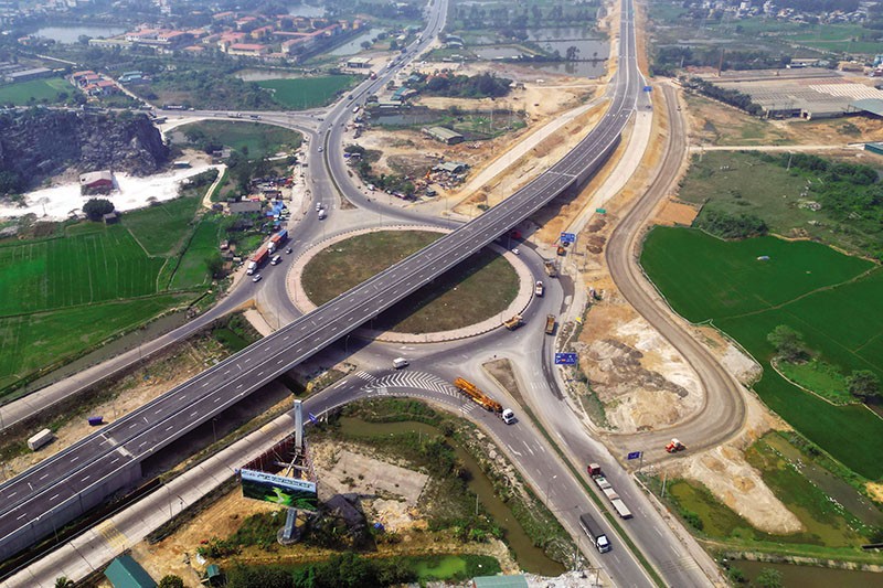 TP.HCM: Tăng tốc mục tiêu tăng trưởng hai con số, thu ngân sách 4 tháng vượt 328.000 tỷ đồng