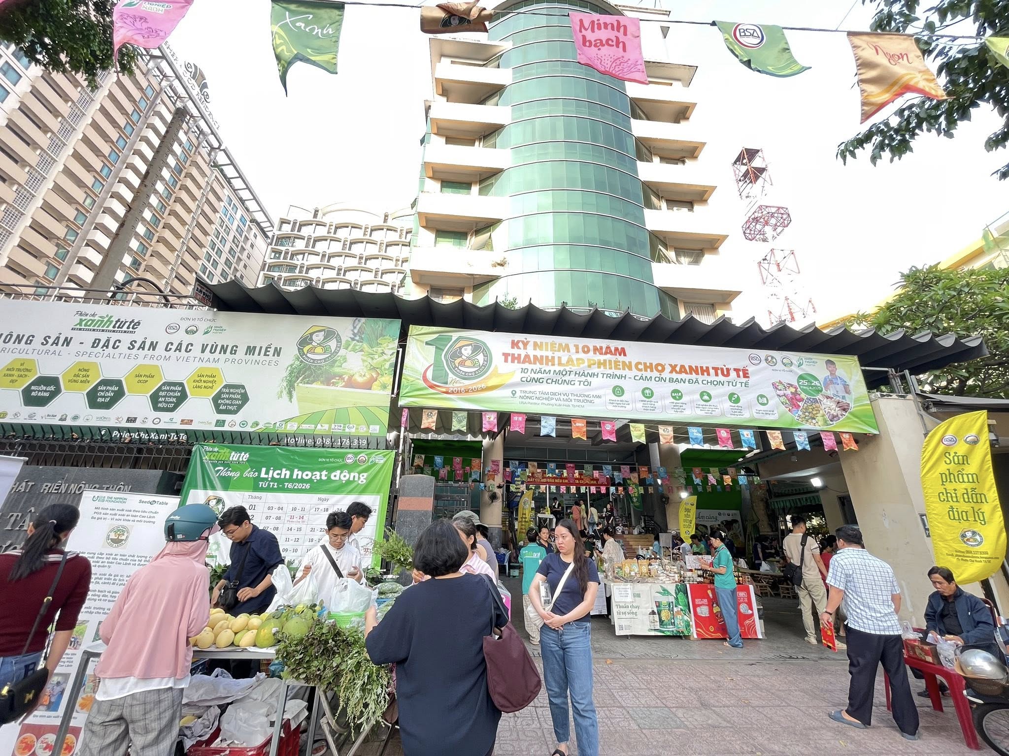 Phiên chợ Xanh - Tử tế: 10 năm gieo niềm tin, kiến tạo hệ sinh thái tiêu dùng bền vững