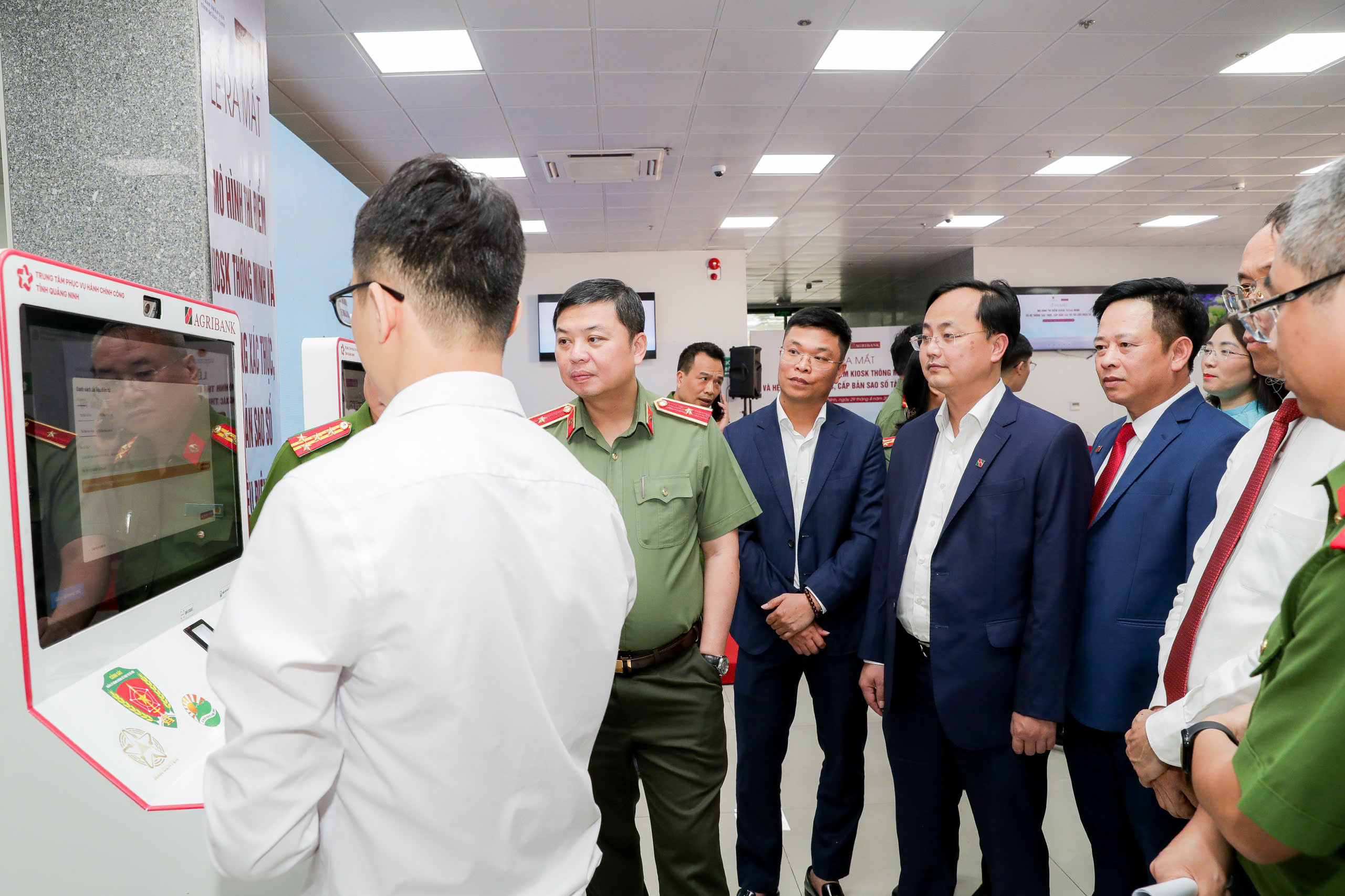 Agribank đồng hành cùng tỉnh Quảng Ninh triển khai mô hình Kiosk thông minh Đưa hành chính số tới các đặc khu, hải đảo