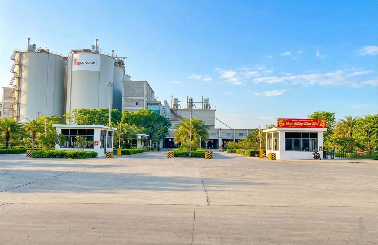 Công ty Xi măng Long Sơn chào mừng ngày Giải phóng miền Nam 304 và Quốc tế lao động 15