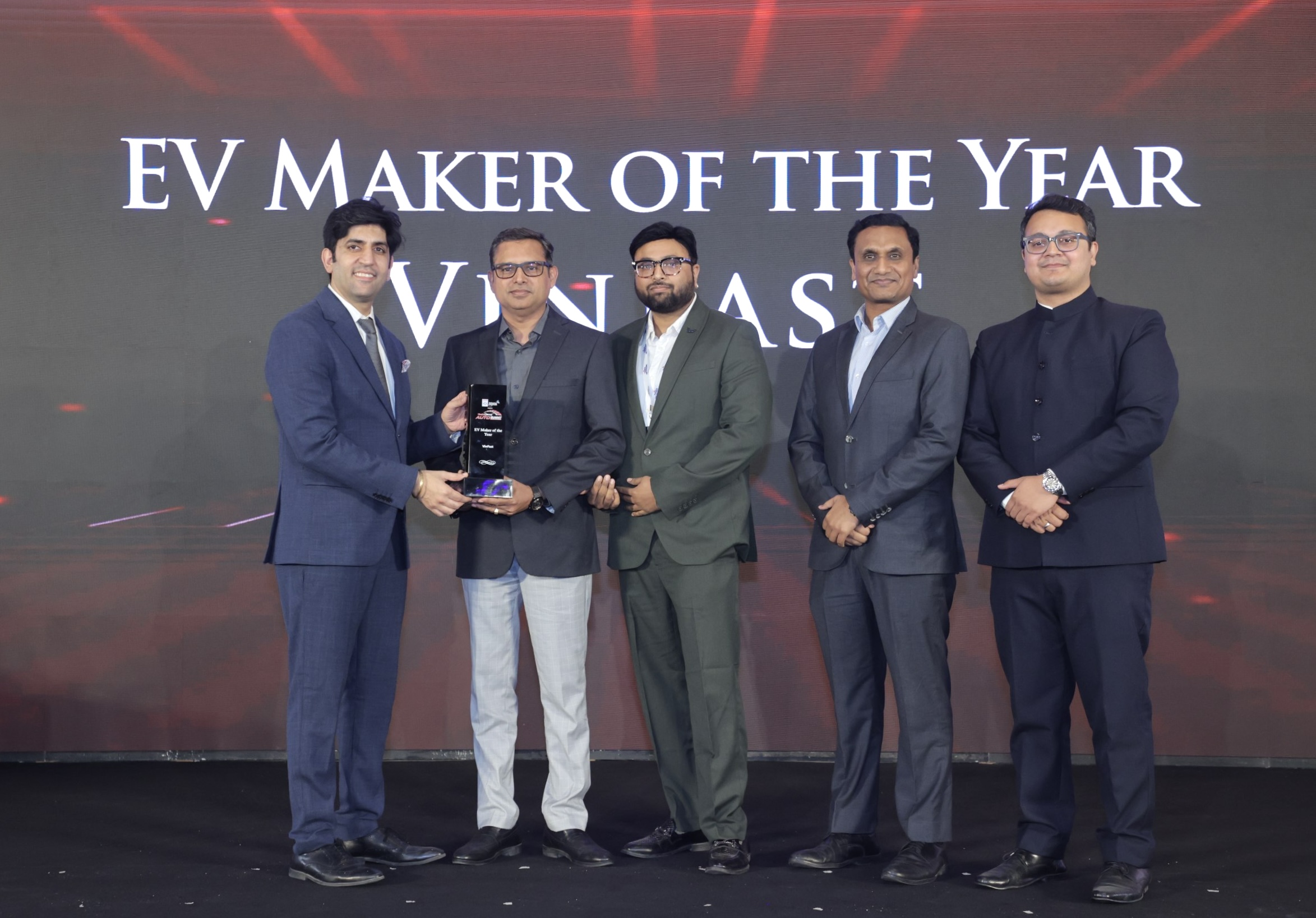 VinFast được vinh danh “Nhà sản xuất xe điện của năm” tại Times Drive Auto Summit  Awards 2026
