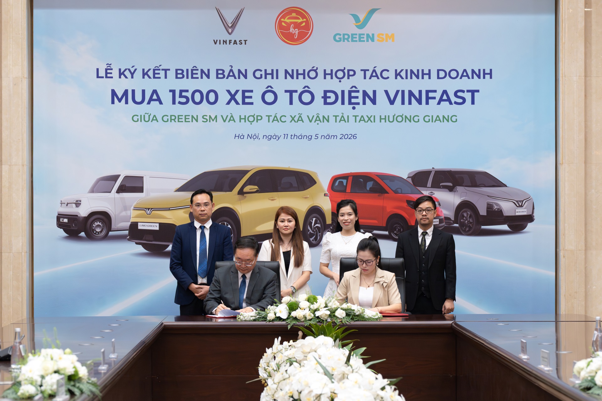 Taxi Hương Giang mua 1.500 ô tô điện VinFast, mở rộng hợp tác với Green SM