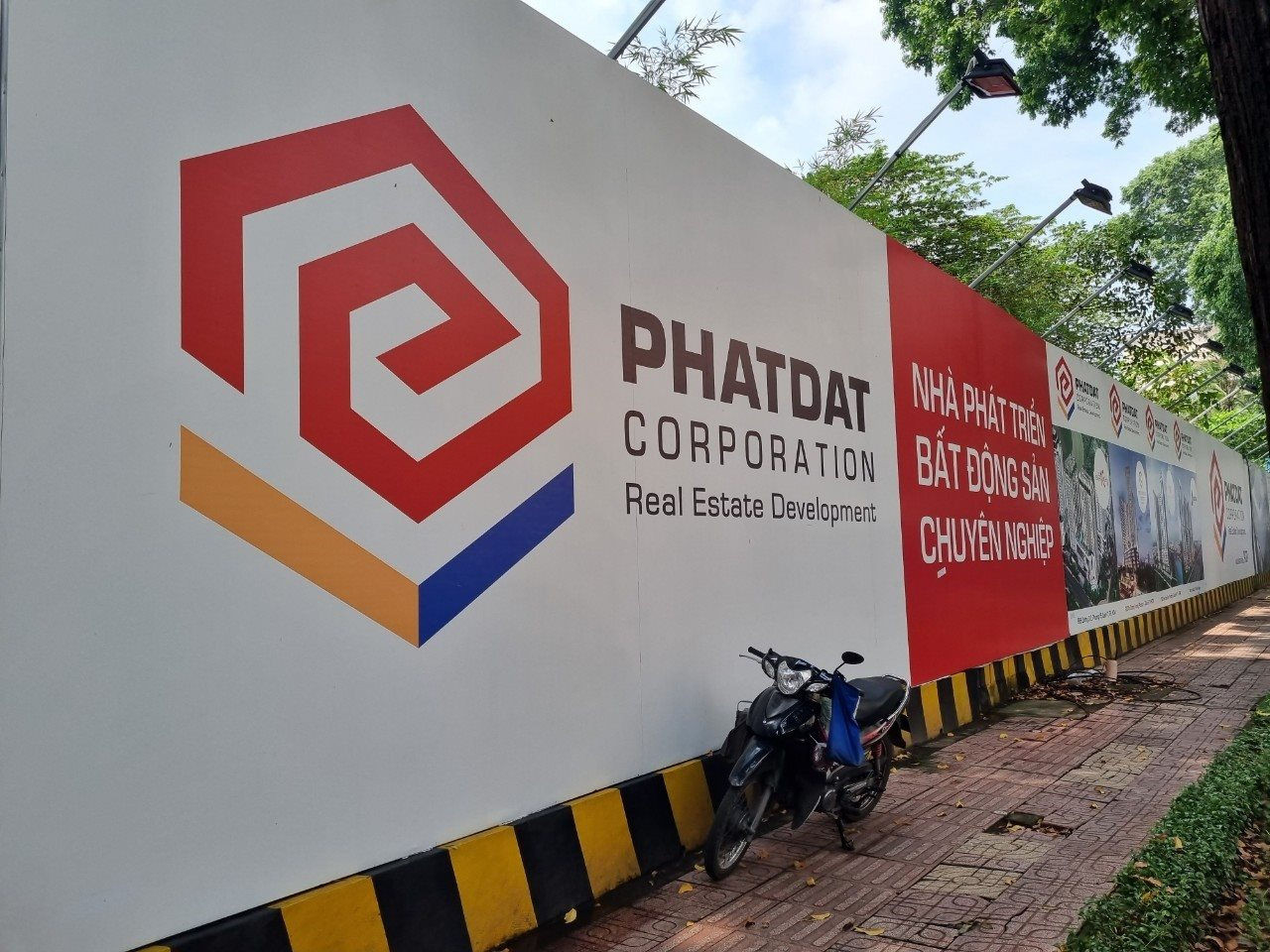 Phát Đạt (PDR) nợ vượt 14.000 tỷ, phải phát hành cổ phiếu lấy 2.000 tỷ đồng làm dự án