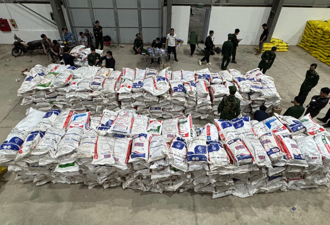 Bộ Công an yêu cầu làm rõ dấu hiệu rửa tiền trong vụ Trưởng khoa Dược buôn lậu hơn 50 tấn caffeine