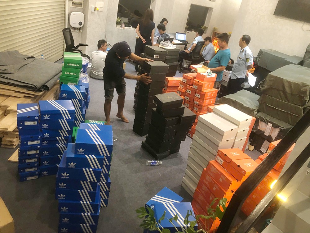 TP.HCM triệt phá lượng lớn hàng giả nhãn hiệu nổi tiếng