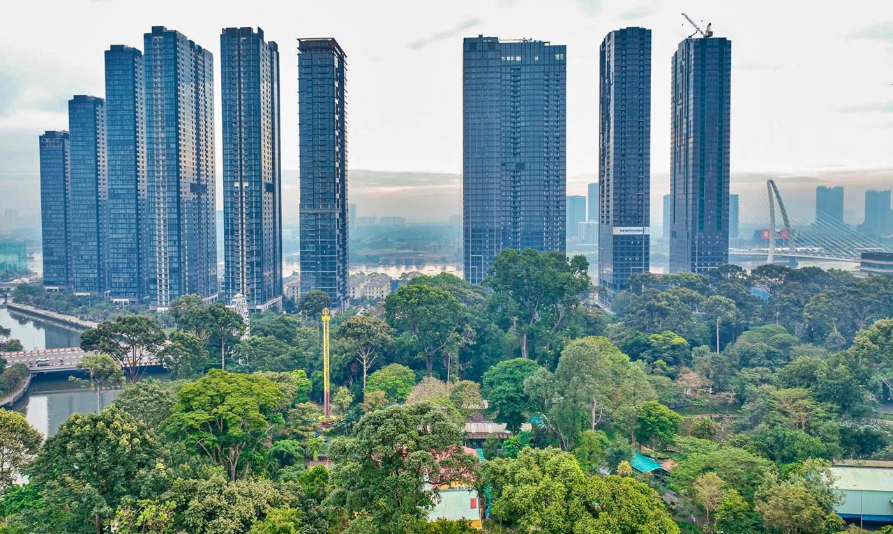 Giá căn hộ trung tâm TP.HCM lập đỉnh, dòng tiền dịch chuyển mạnh về vùng ven