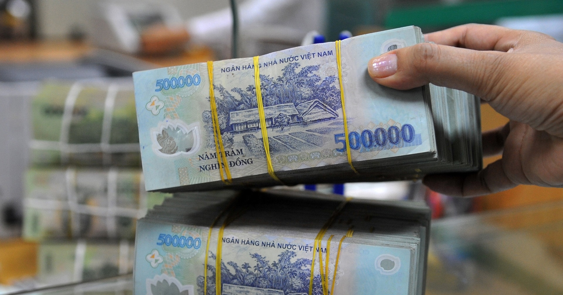 Lãi suất huy động điều chỉnh trái chiều, áp lực thanh khoản ngân hàng gia tăng