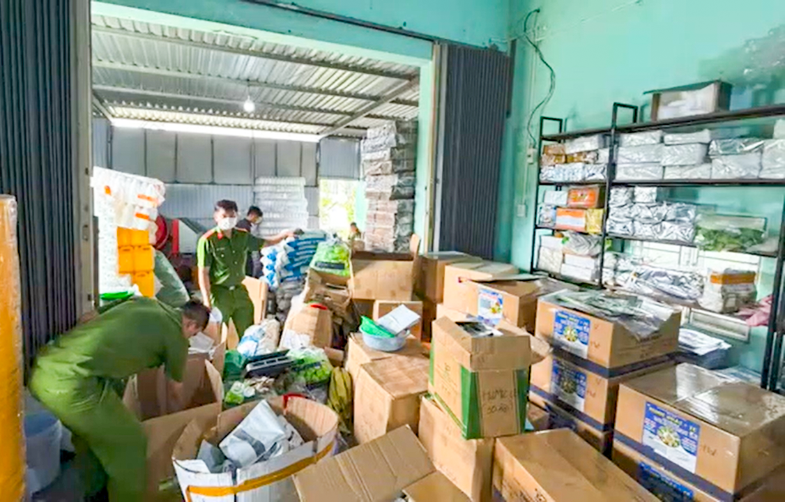 Khởi tố đường dây sản xuất phân bón, thuốc bảo vệ thực vật giả tiêu thụ 14 tấn hàng ra thị trường