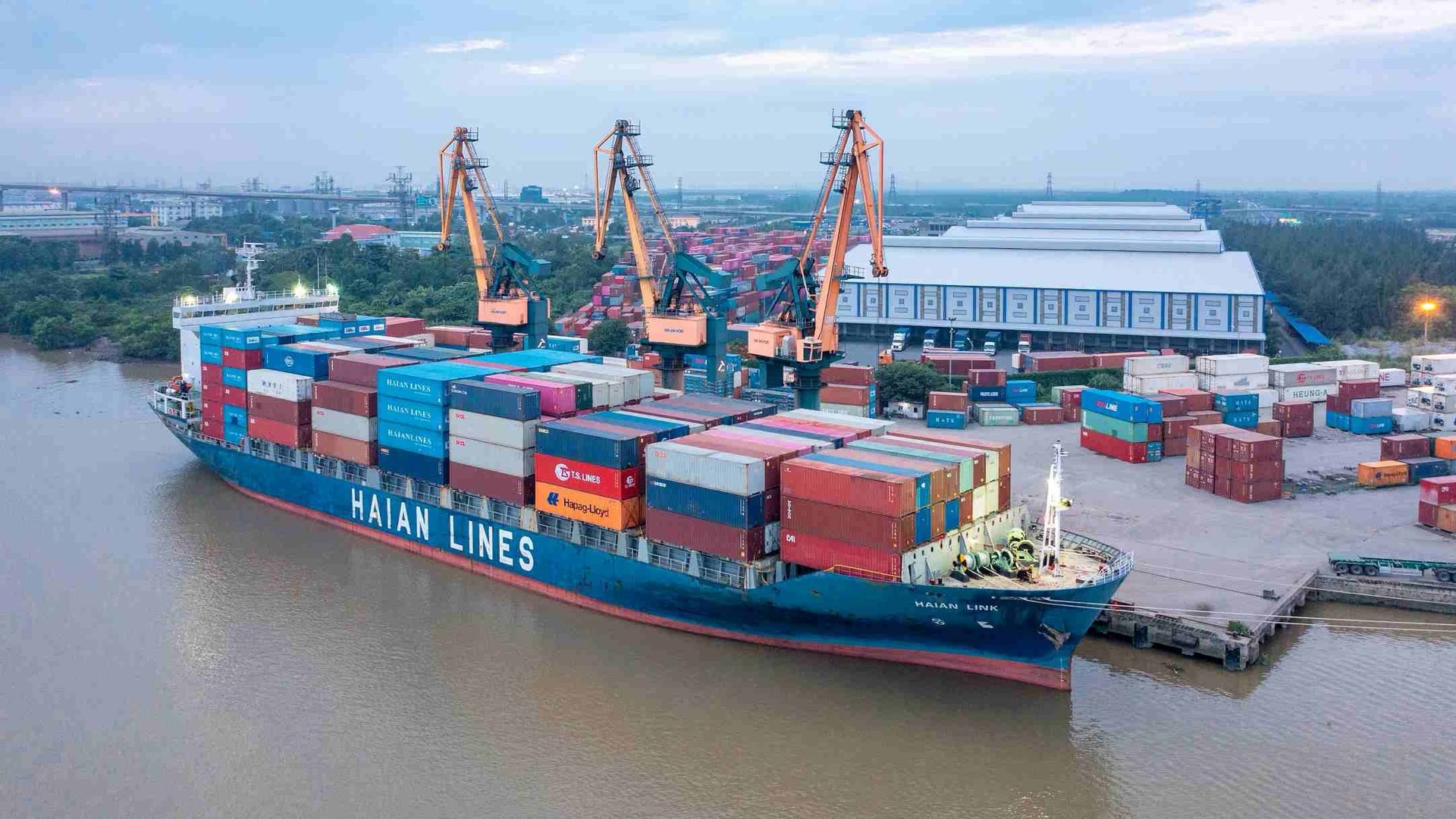 Xếp dỡ Hải An (HAH) phát hành 3,5 triệu cổ phiếu giá ưu đãi cho 639 nhân viên