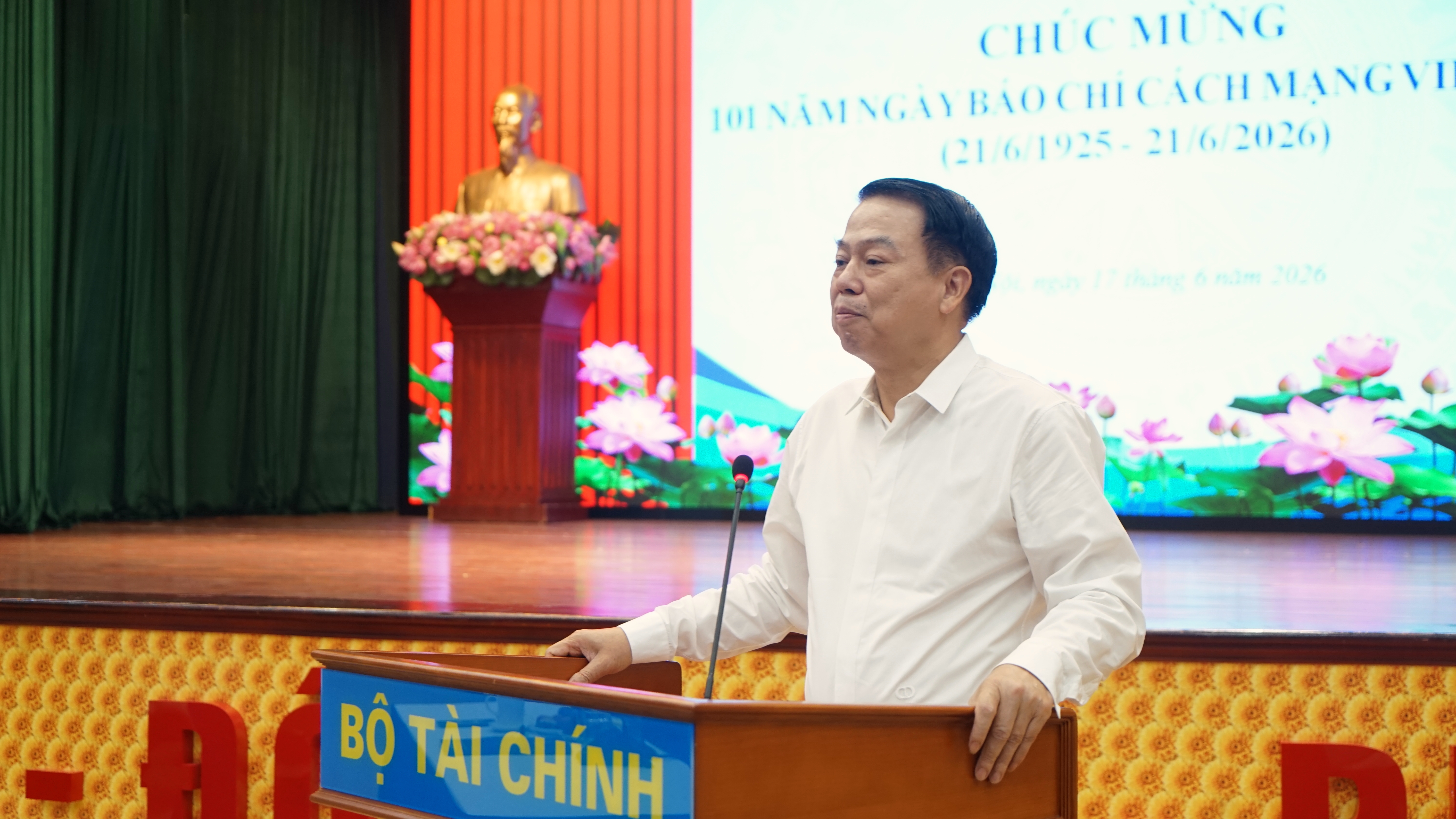 Bộ Tài chính: Kiên định mục tiêu tăng trưởng 2 con số, hỗ trợ tối đa địa phương và doanh nghiệp