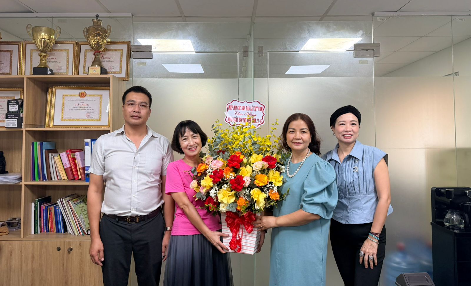 Chủ tịch Hiệp hội Các nhà bán lẻ Việt Nam thăm, chúc mừng Tạp chí Thương Trường nhân Ngày Báo chí Cách mạng Việt Nam