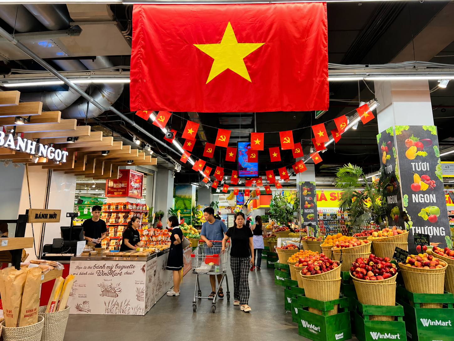 Hàng Việt trên kệ bán lẻ Áp lực cạnh tranh ngay trên thị trường nội địa