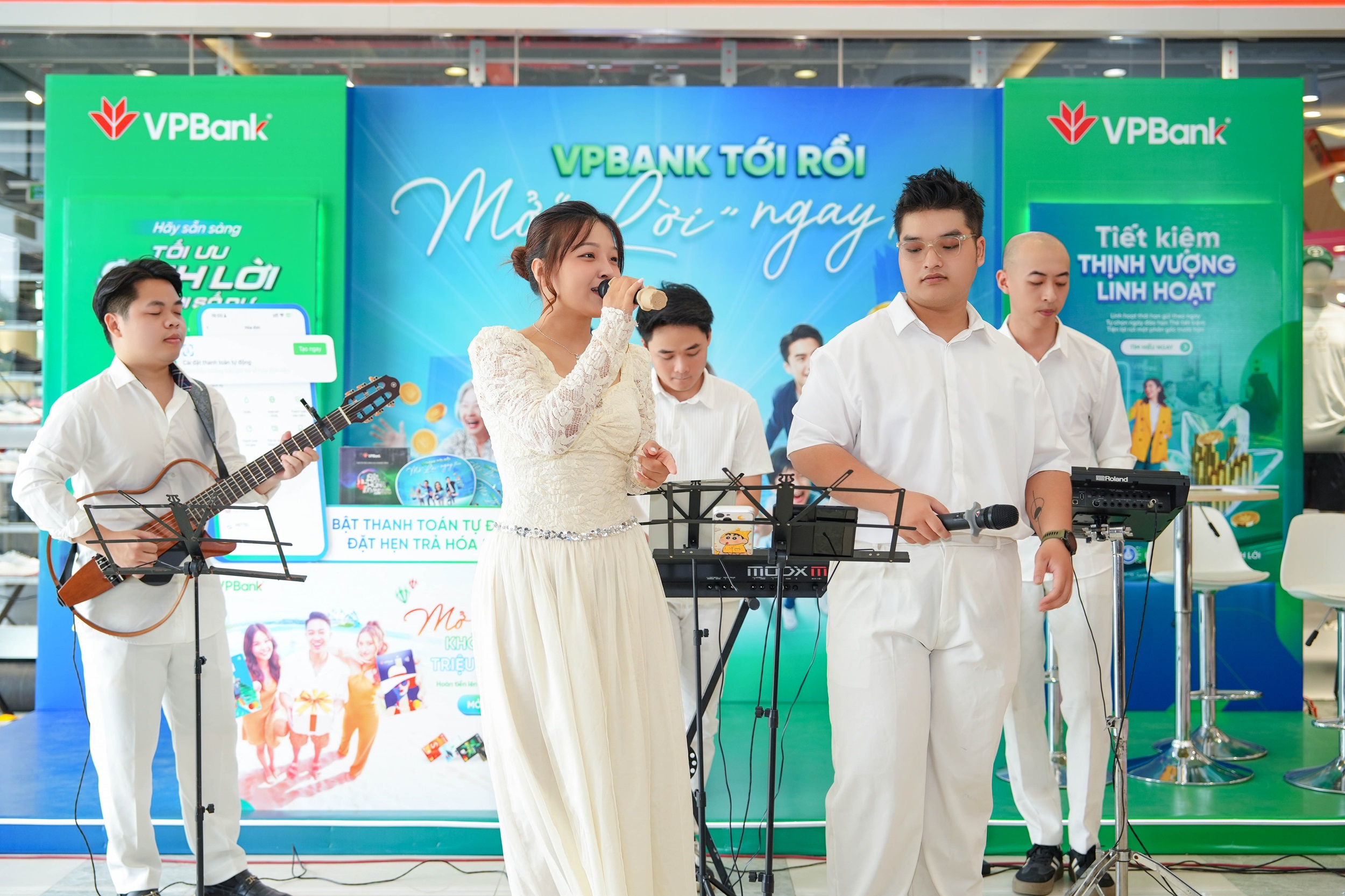 Làn sóng trải nghiệm tài chính độc đáo “VPBank tới rồi, mở “lời” ngay thôi” 