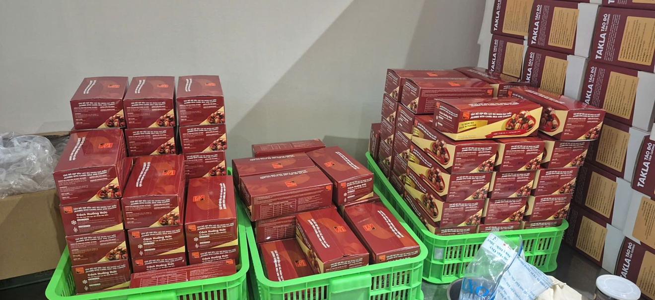 Khởi tố 3 lãnh đạo doanh nghiệp sản xuất "đặc sản" giả, bán rầm rộ trên TikTok Shop và Shopee