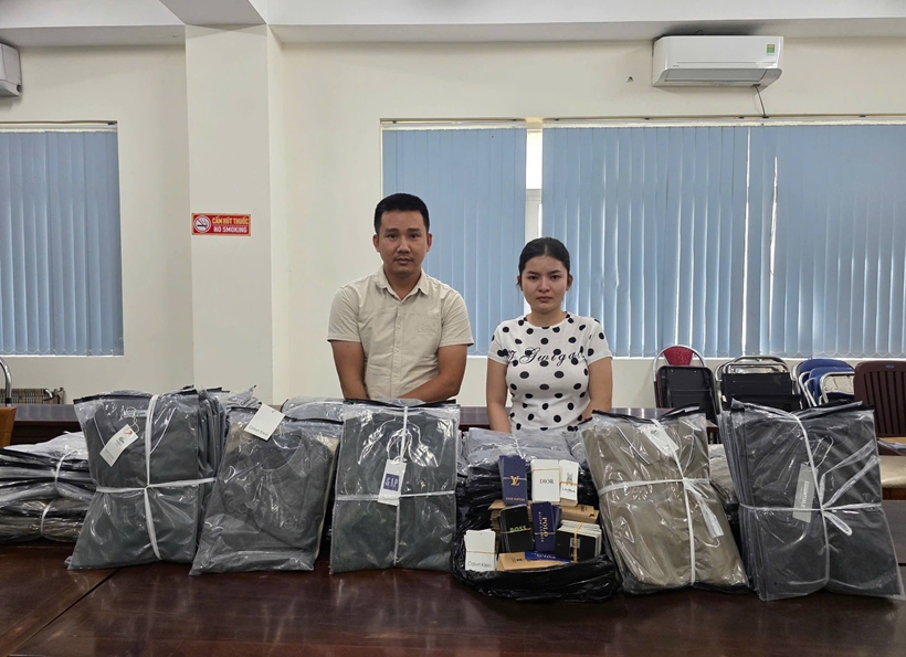 TP.HCM: Khởi tố vợ chồng điều hành đường dây sản xuất hơn 14.000 áo thun giả nhãn hiệu nổi tiếng