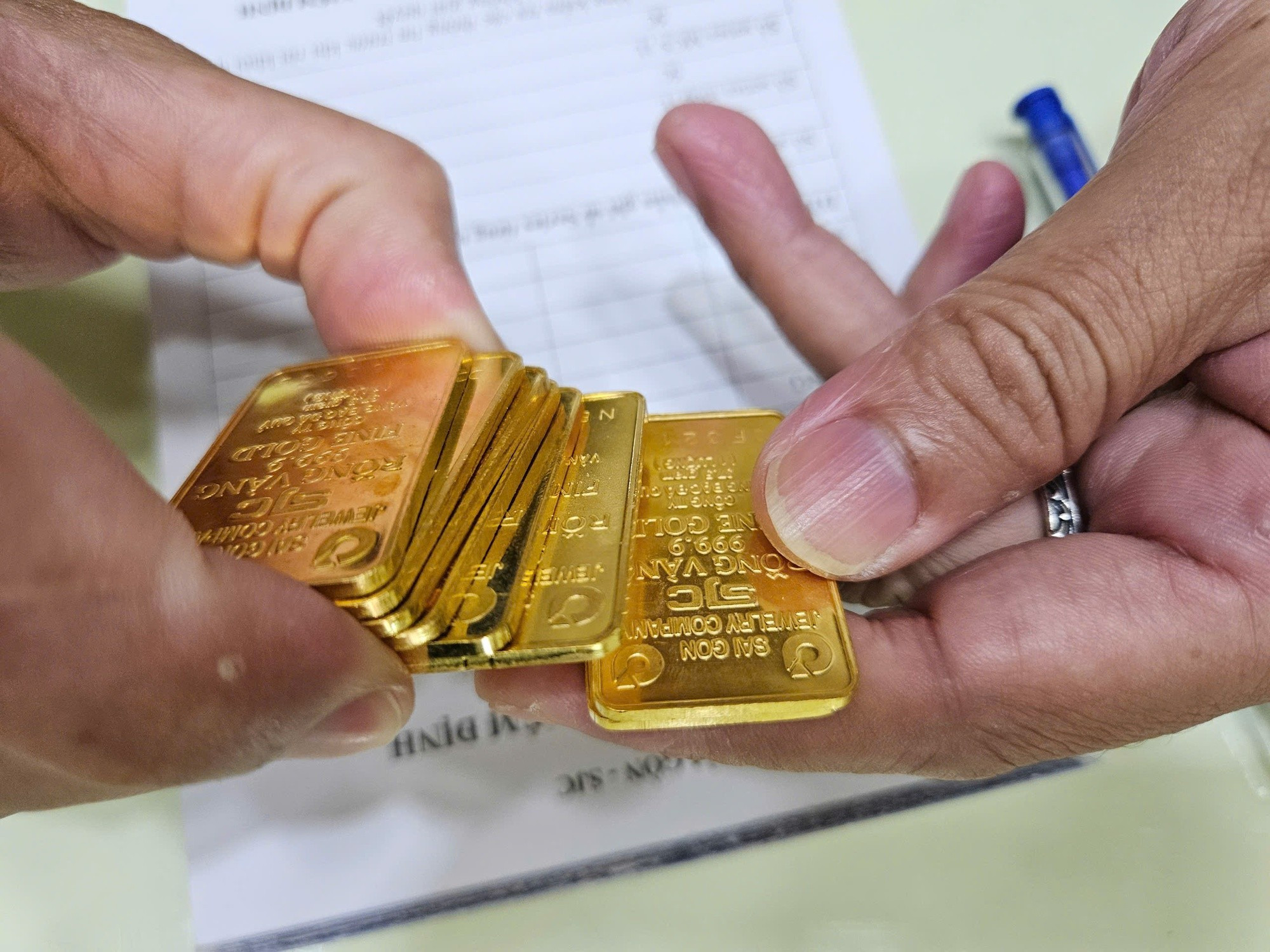 Một doanh nghiệp niêm yết vàng nhẫn thấp hơn SJC tới 13 triệu đồnglượng