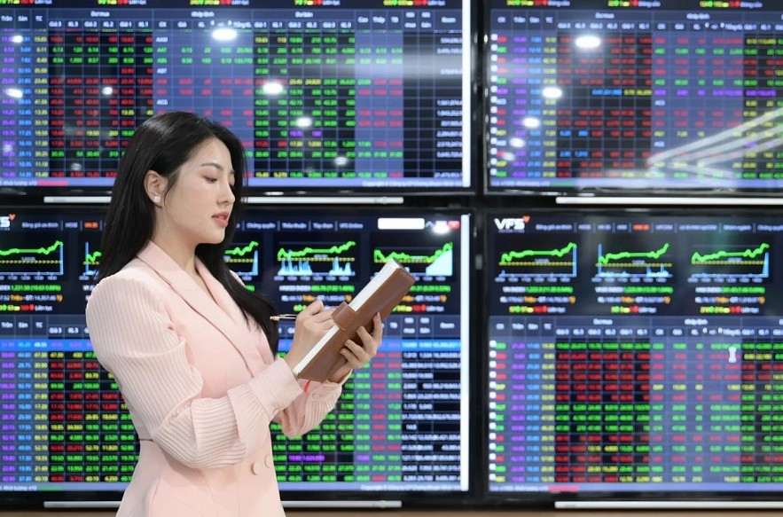 VN-Index điều chỉnh nhẹ, dòng tiền chuyển hướng sang nhóm Midcap trong vùng thanh khoản thấp