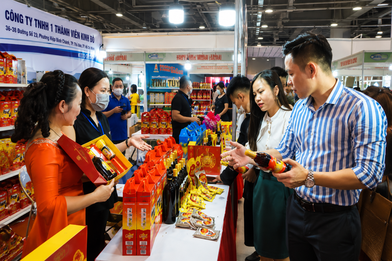 Giữa 'bão' hàng giả, hàng thật bán bằng gì?