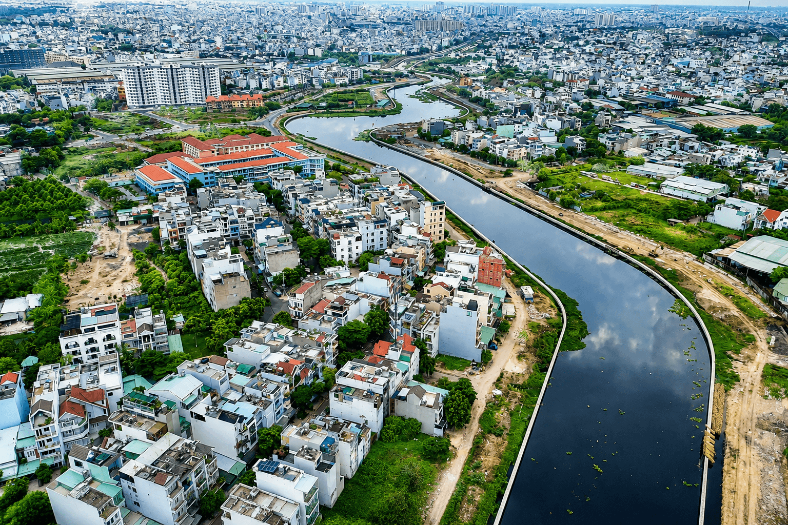 TP.HCM: Tăng tốc chỉnh trang đô thị, đặt mục tiêu di dời hơn 40.000 căn nhà ven kênh rạch