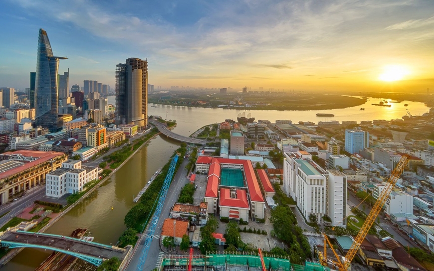 Kinh tế Việt Nam cần tăng tốc trong nửa cuối năm để đạt mục tiêu tăng trưởng 10%