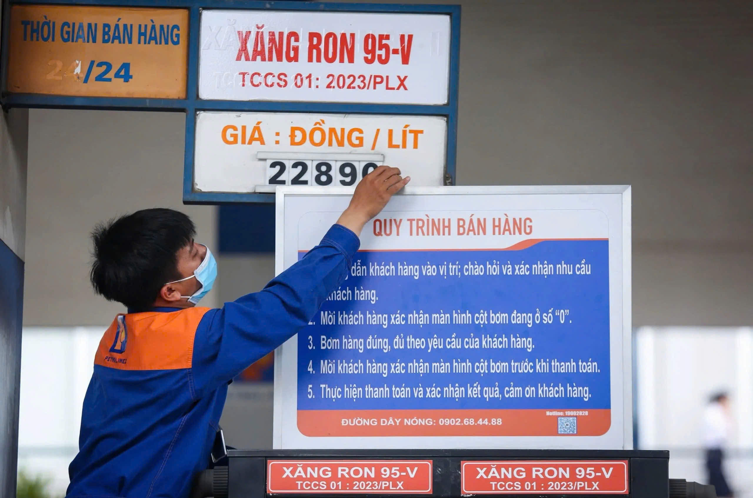 Giá xăng E10 vượt 20.500 đồnglít sau kỳ điều hành mới