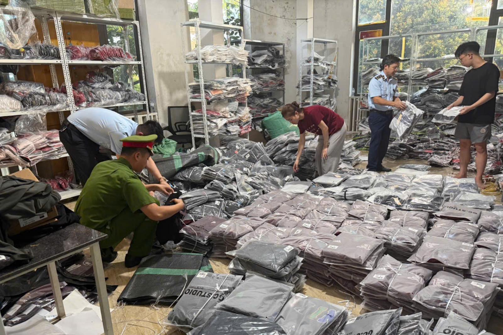 Khánh Hòa phát hiện gần 1.000 vụ buôn lậu, gian lận thương mại và hàng giả trong 6 tháng đầu năm