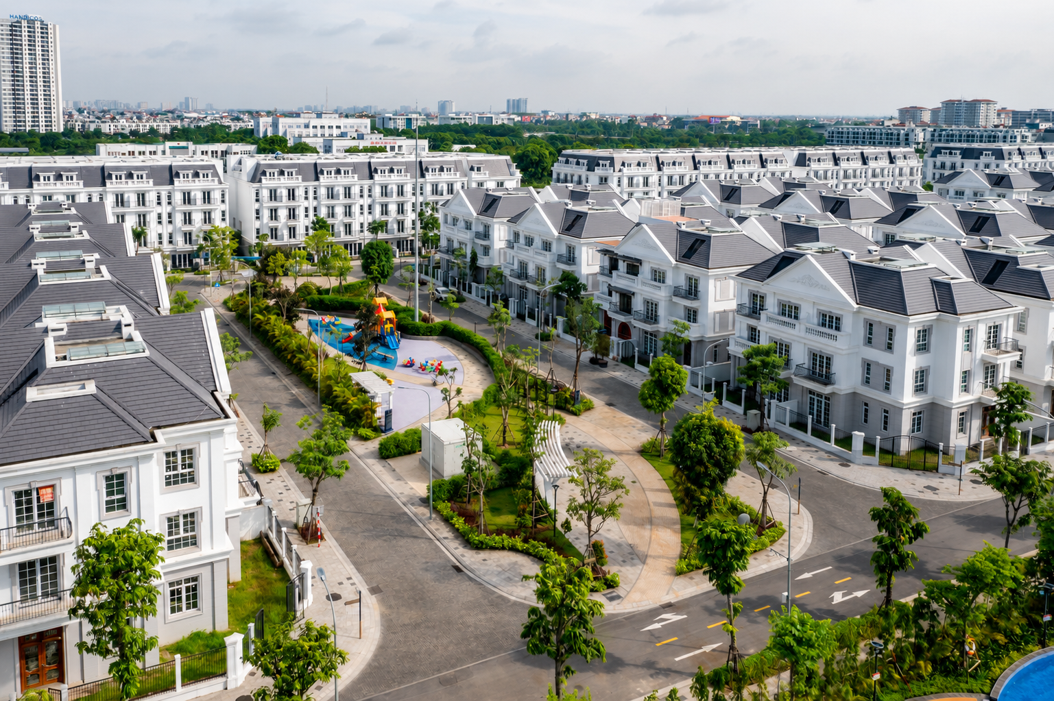 Dòng tiền đầu cơ rút lui, biệt thự liền kề mất thanh khoản