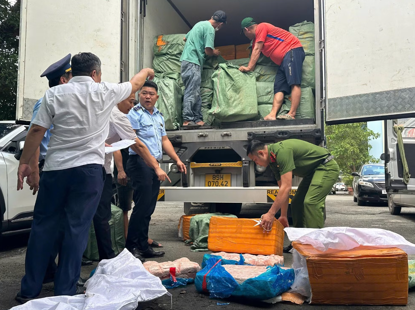 Đồng Nai Phát hiện gần 17 tấn thực phẩm đông lạnh không rõ nguồn gốc chuẩn bị đưa đi tiêu thụ