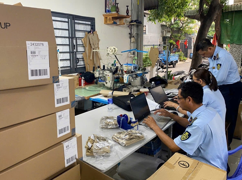 TP.HCM phát hiện cơ sở gia công quần áo giả mạo NIKE trị giá hơn 35,6 tỷ đồng