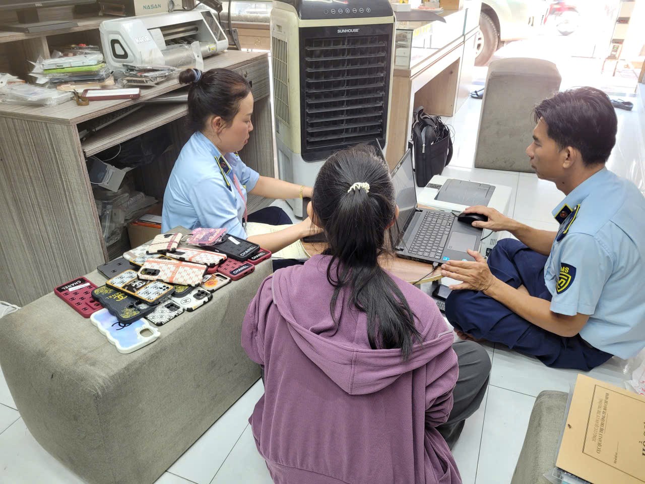 TP.HCM: Kéo giảm hành vi buôn bán hàng hoá xâm phạm quyền sở hữu trí tuệ