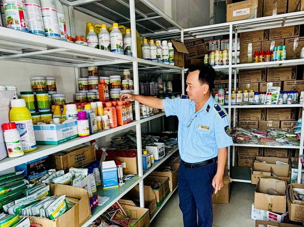 Lâm Đồng siết chặt thị trường vật tư nông nghiệp, xử phạt 10 cơ sở vi phạm
