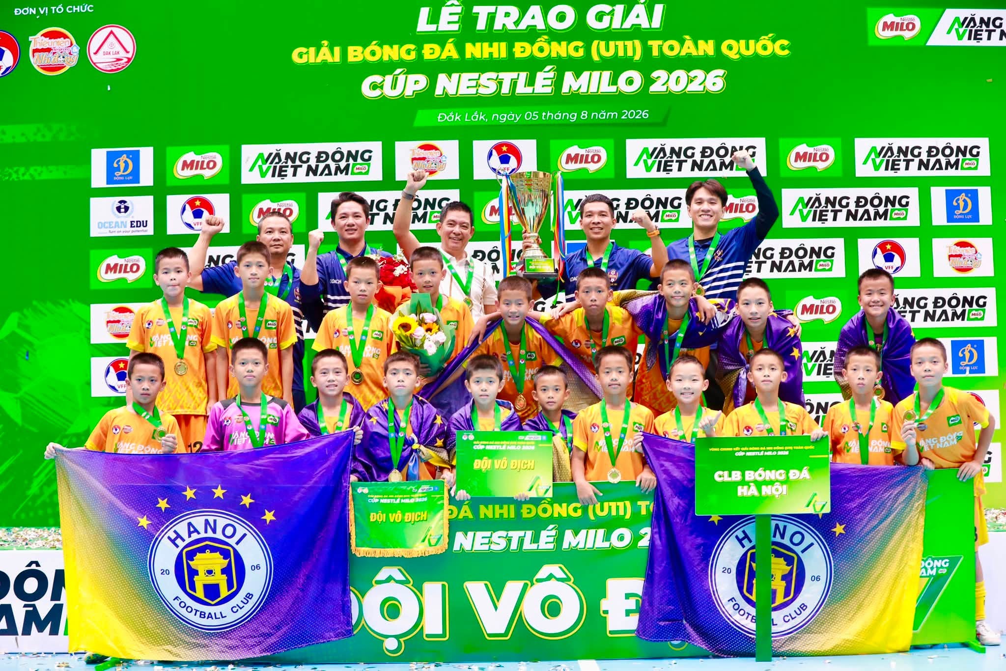 U11 CLB Bóng đá Hà Nội Chiếc cúp vô địch của cả hệ thống