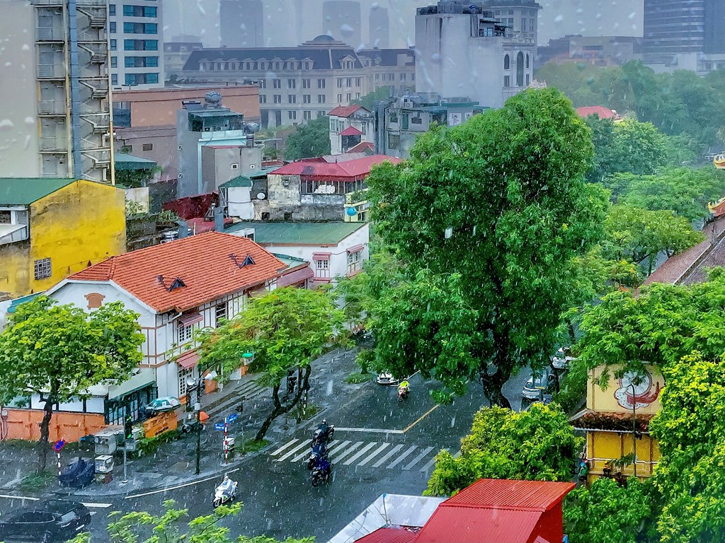 Thời tiết hôm nay 78 Bắc Bộ và Trung Bộ mưa dông, Nam Trung Bộ nắng nóng