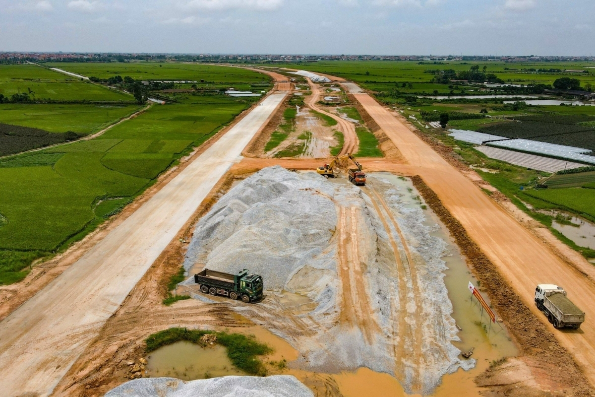 Giải ngân đầu tư công mới đạt 41,9%, còn nhiều điểm nghẽn cần tháo gỡ